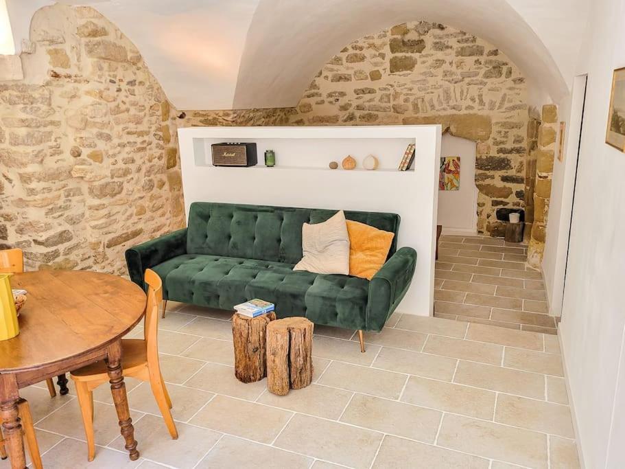Studio Spacieux De Caractere Montaren-et-Saint-Mediers Bagian luar foto